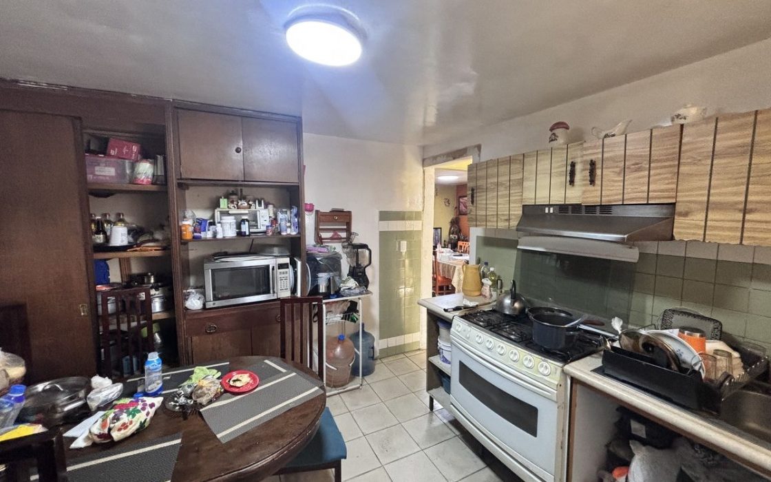 Casa en Valle del Dorado con Local