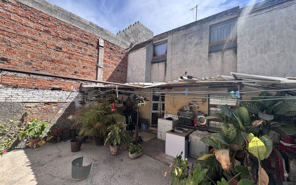 Casa en Valle del Dorado con Local