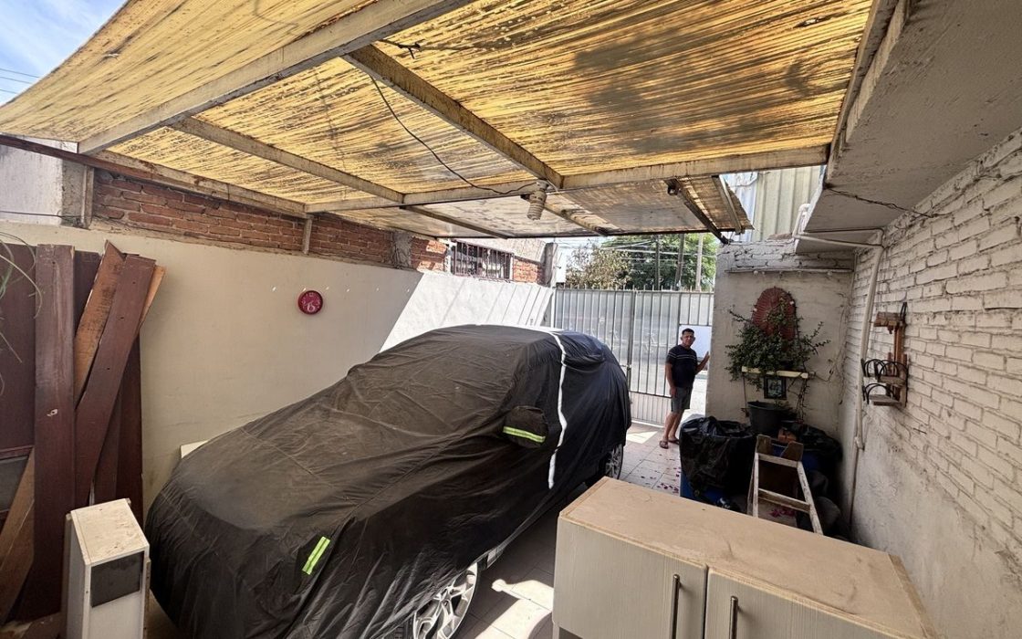 Casa en Valle del Dorado con Local