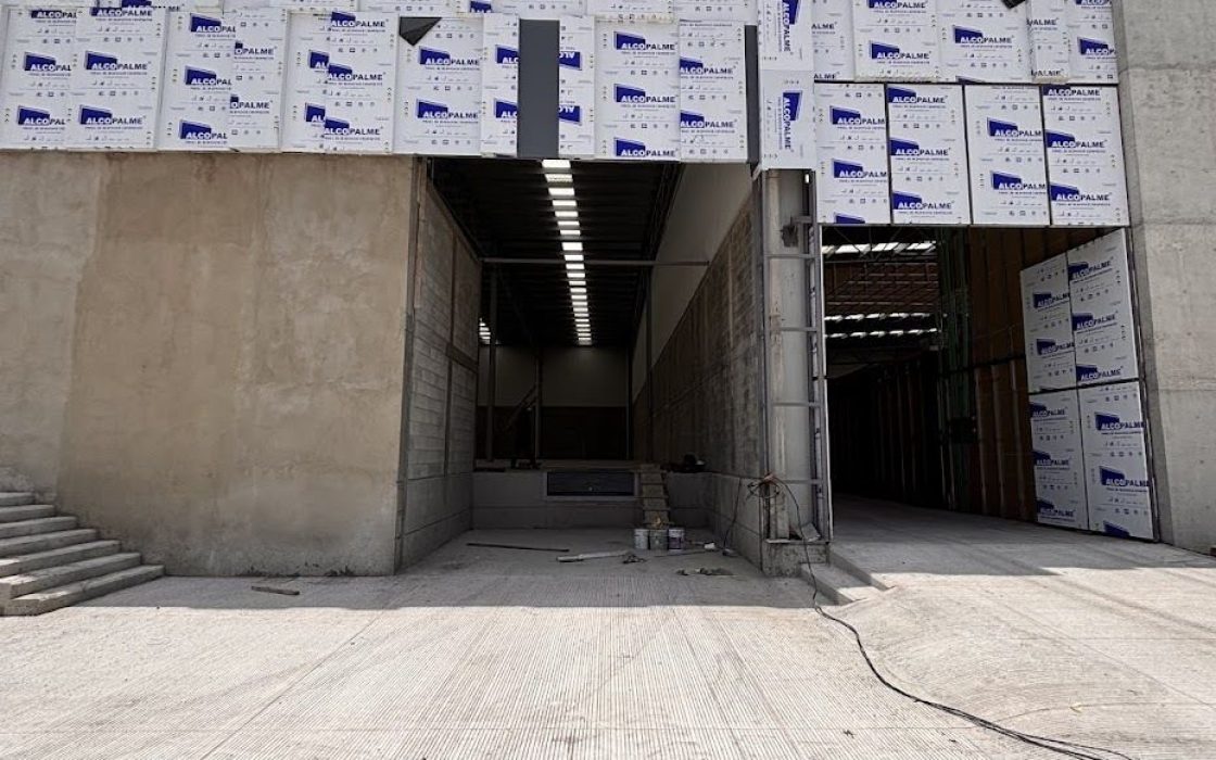 Bodegas industriales y comerciales  (Fco villa esq Morelos)