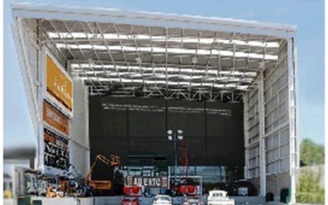 Nave de Exhibicion con Mezzanine