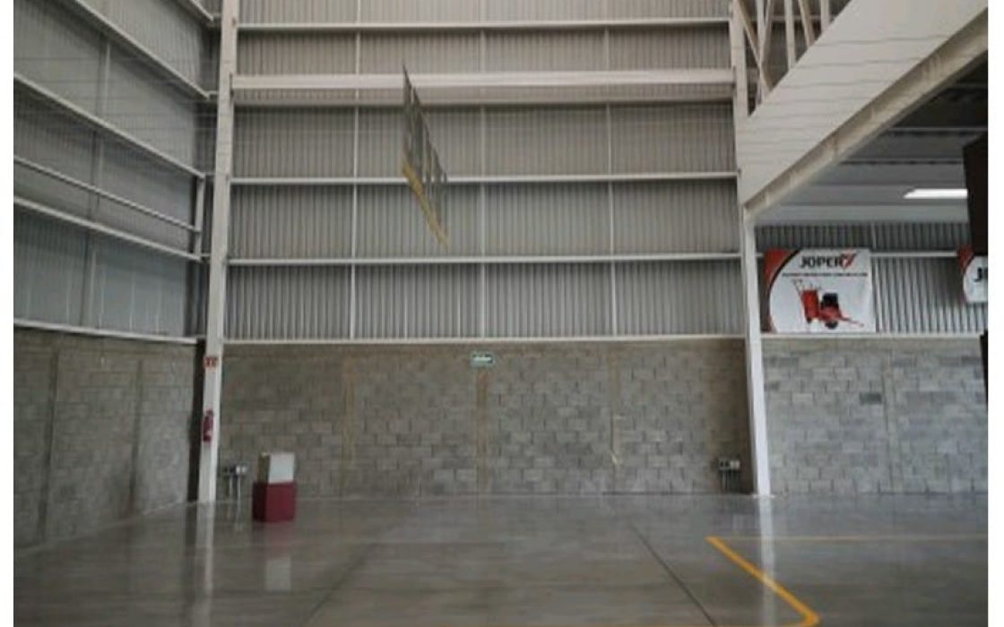 Nave de Exhibicion con Mezzanine