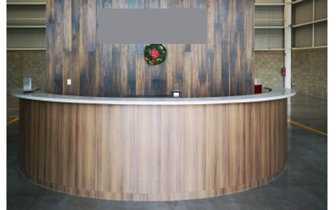 Nave de Exhibicion con Mezzanine